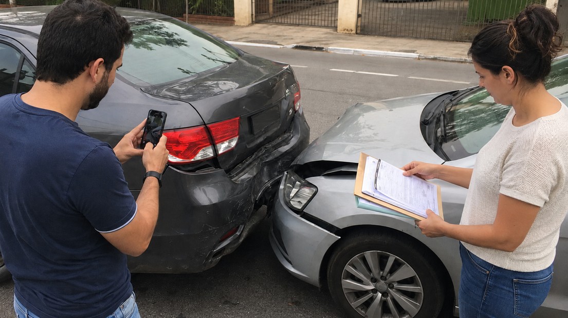 Indenização por Acidente de Trânsito: Quais Danos Podem Ser Cobrados? - Reneu Simões & Corrêa - Advogados em Cascavel